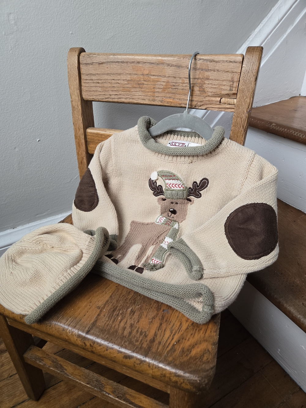 Beige Reindeer Knit Sweatshirt with Olive Trim - Unbranded